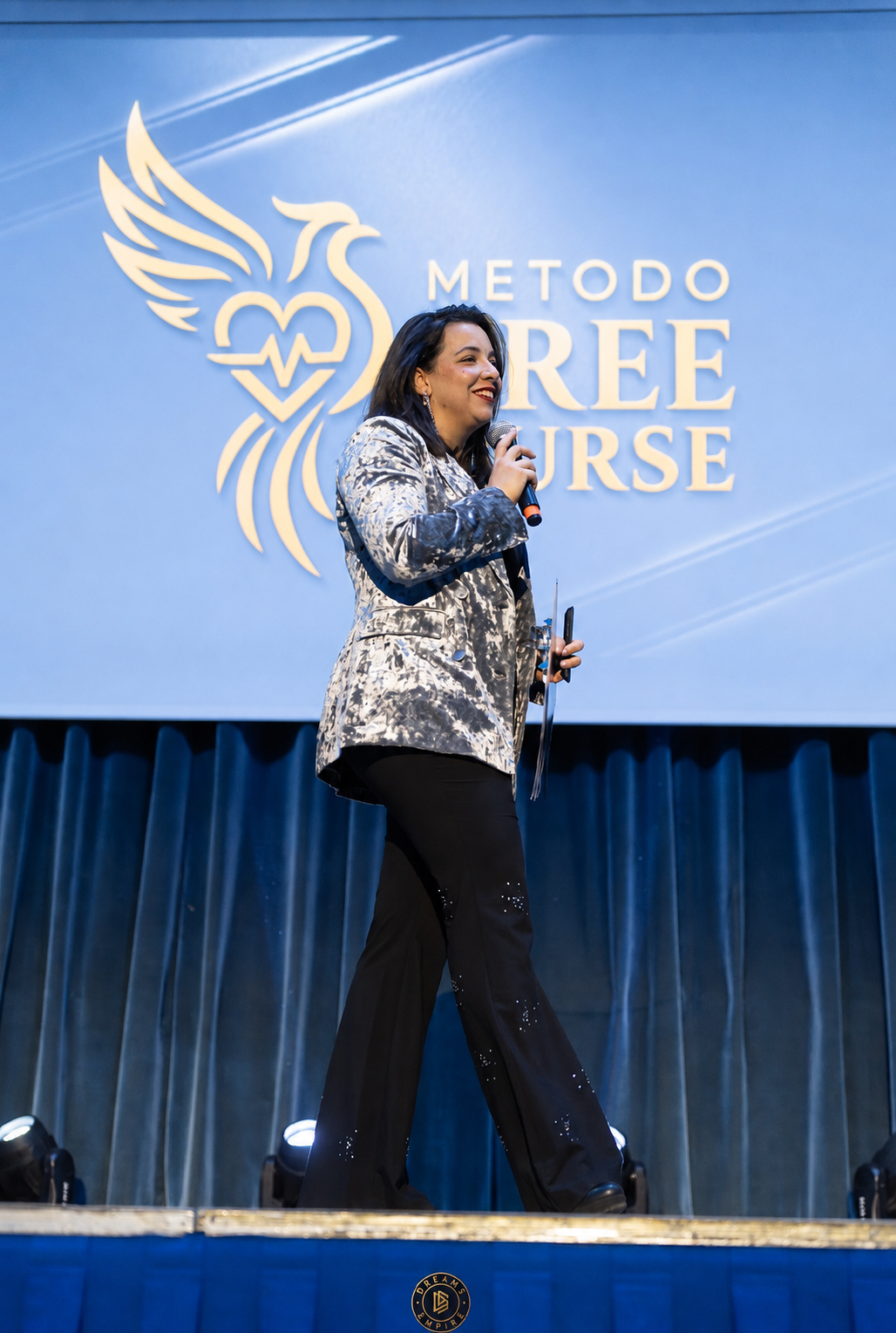 Gloria Ciabatti sul palco del Metodo Free Nurse